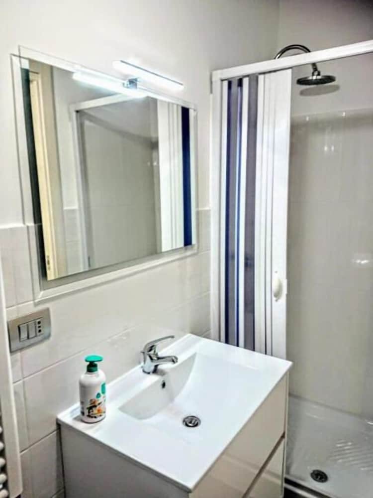 Фото Dimora Mastcarrir - Moderne camere in centro