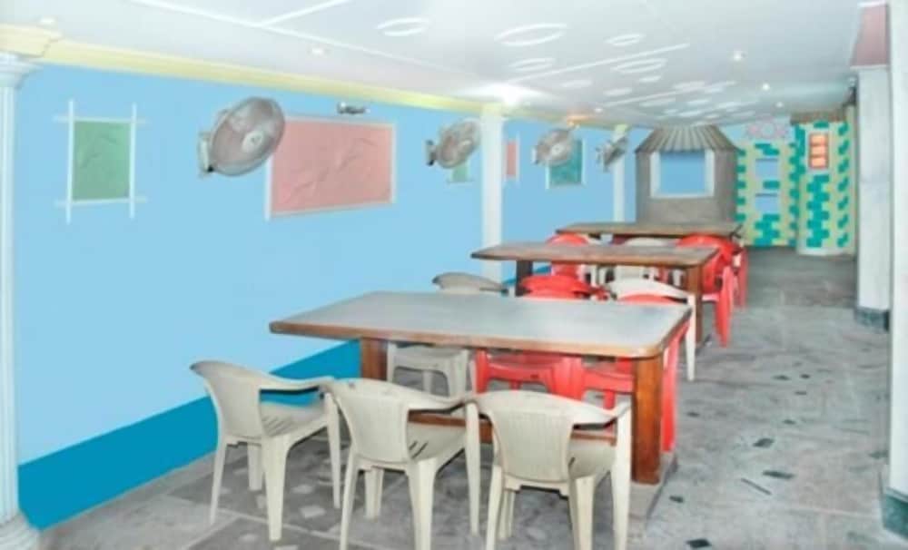 Фото Hotel Yashoda International