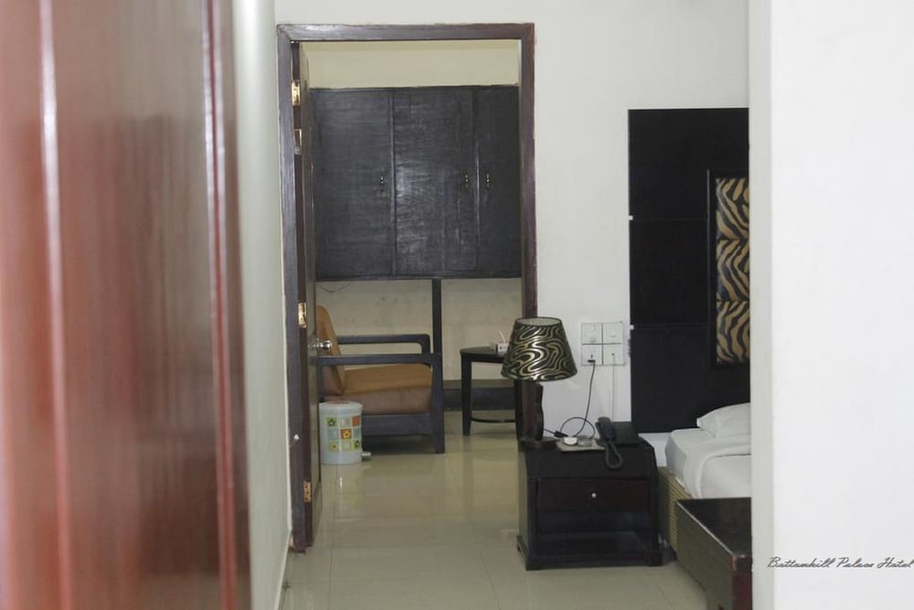 Фото Bottomhill Palace Hotel