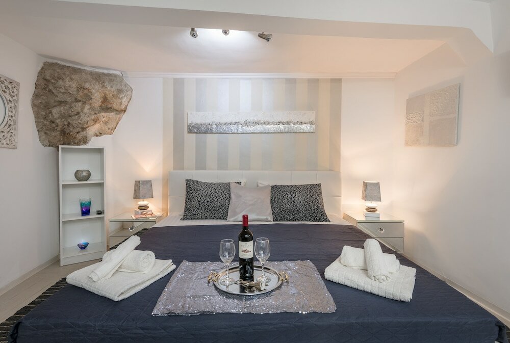 Фото Old Town Center Studio Apartments