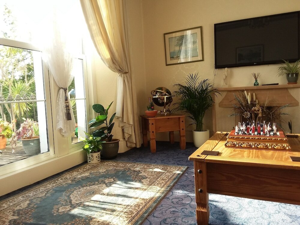 Фото Exton House