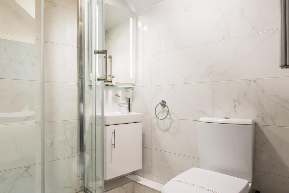 Фото The Temple Bar Lane by the KeyCollections