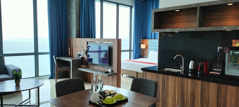 Фото Hompton by the Beach Penang