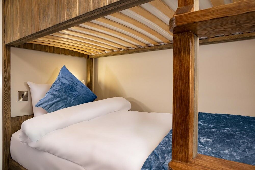 Фото The Temple Bar Lane by the KeyCollections