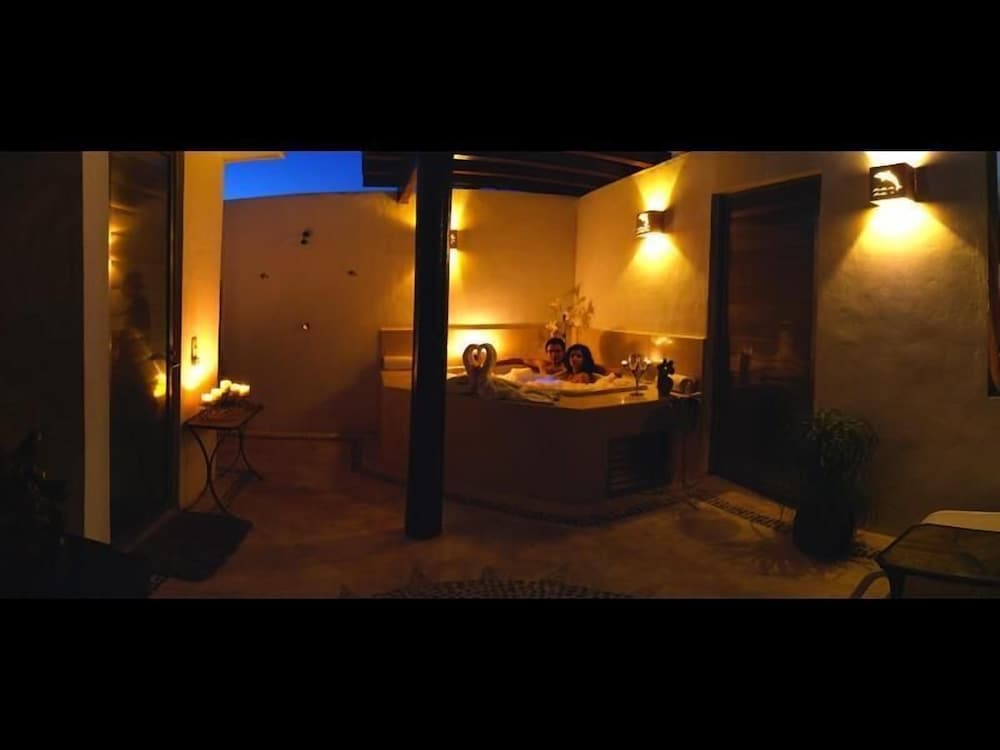 Фото Moonshine Hotel