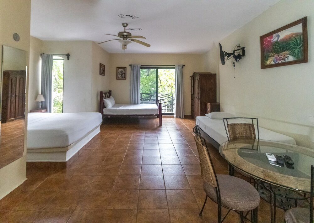 Фото Moonshine Hotel