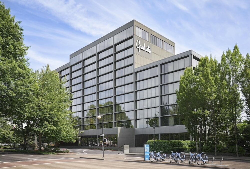 Фото Graduate Eugene