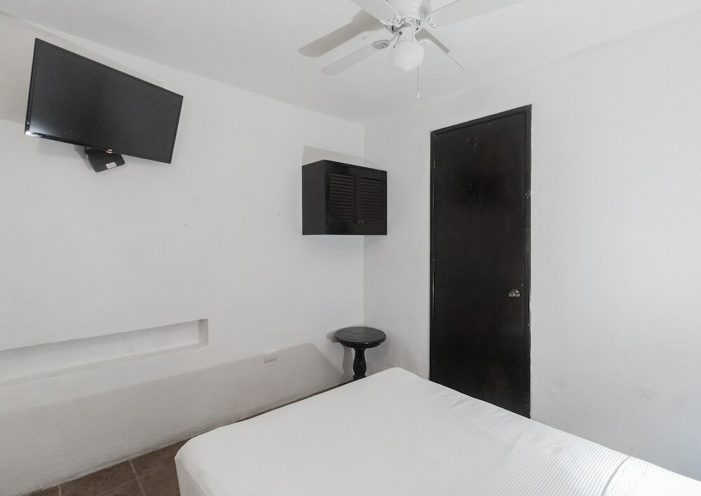 Фото Moonshine Hotel