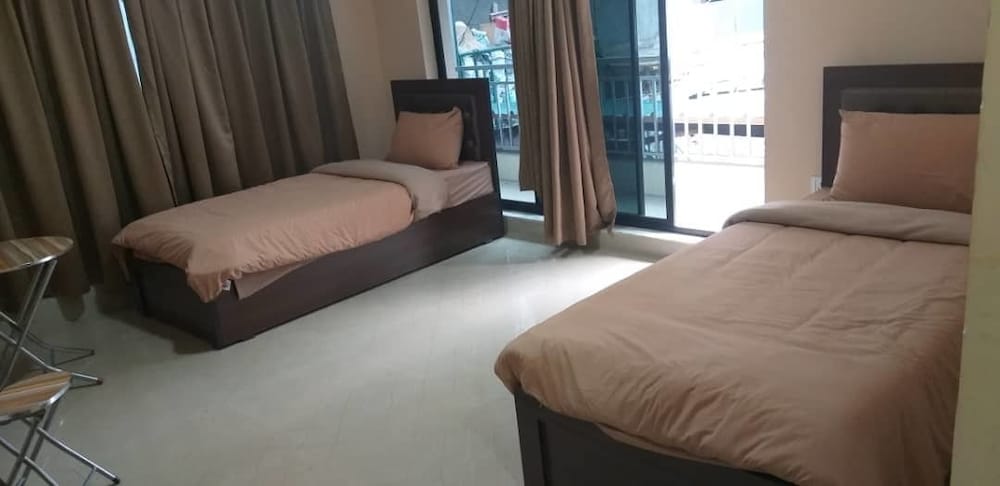 Фото Hotel Midpoint