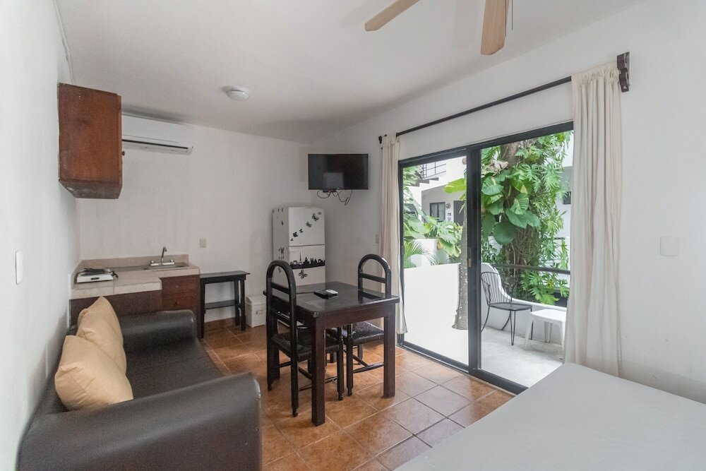 Фото Moonshine Hotel