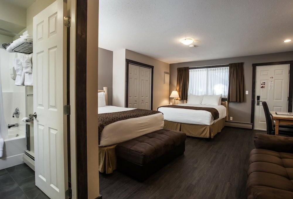 Фото Swiss Chalet Motel