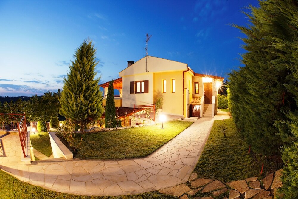 Фото Aracelia Villas with private pools