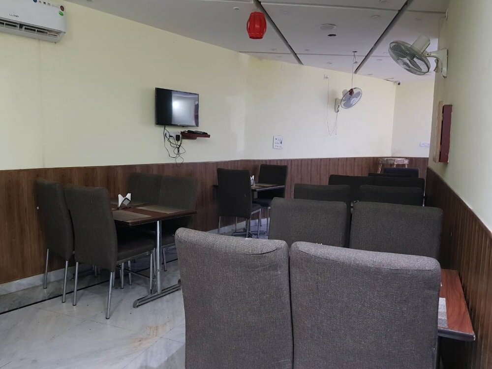 Фото Hotel Lords Highway Inn