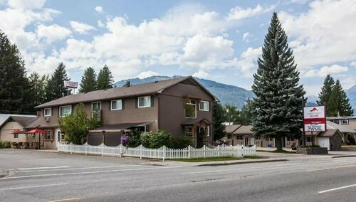 Гостиница Swiss Chalet Motel в Ревелстоке