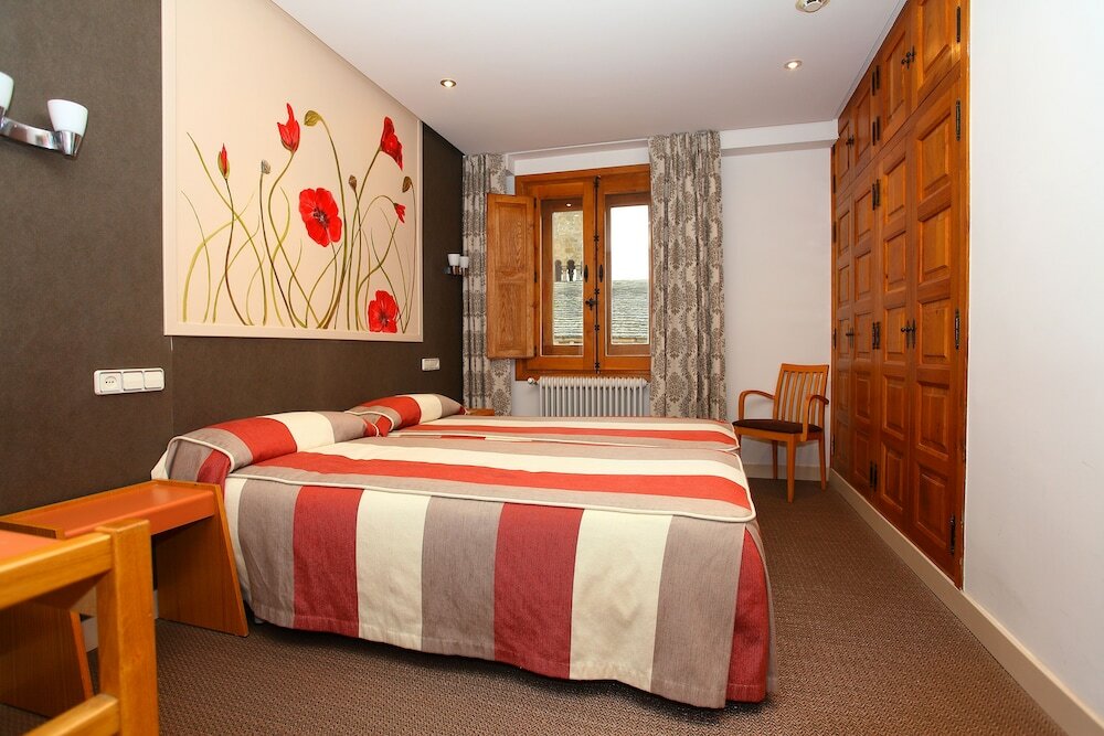 Фото Hotel Monasterio de Leyre