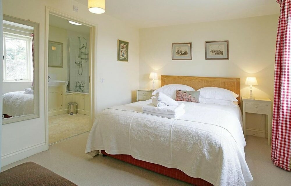 Фото Little Scarlet