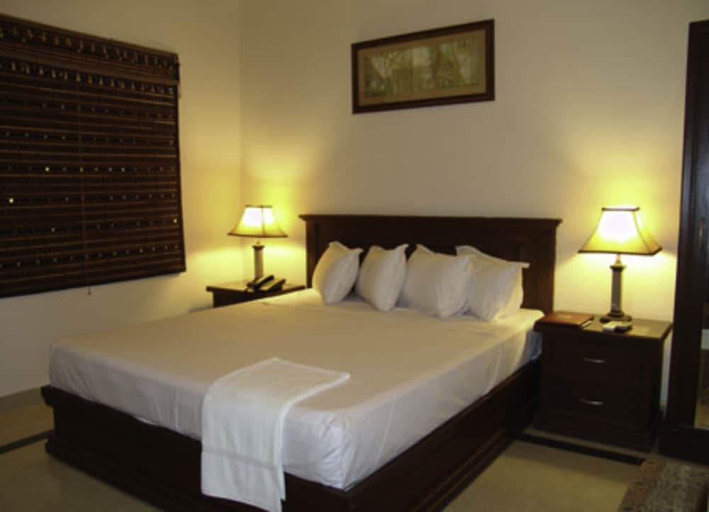 Фото Raj One Hotel