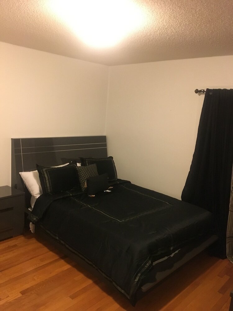 Фото Upscaled Home in a Quiet Neighborhood