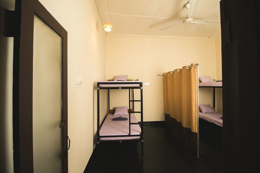 Фото The Oasis Hostel