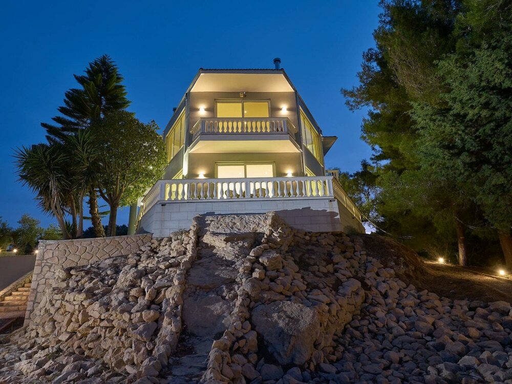 Фото Mont Bleu Luxury Villa