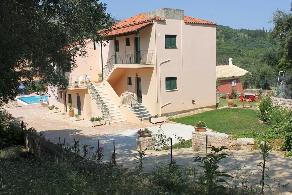 Фото Emily's Apartments