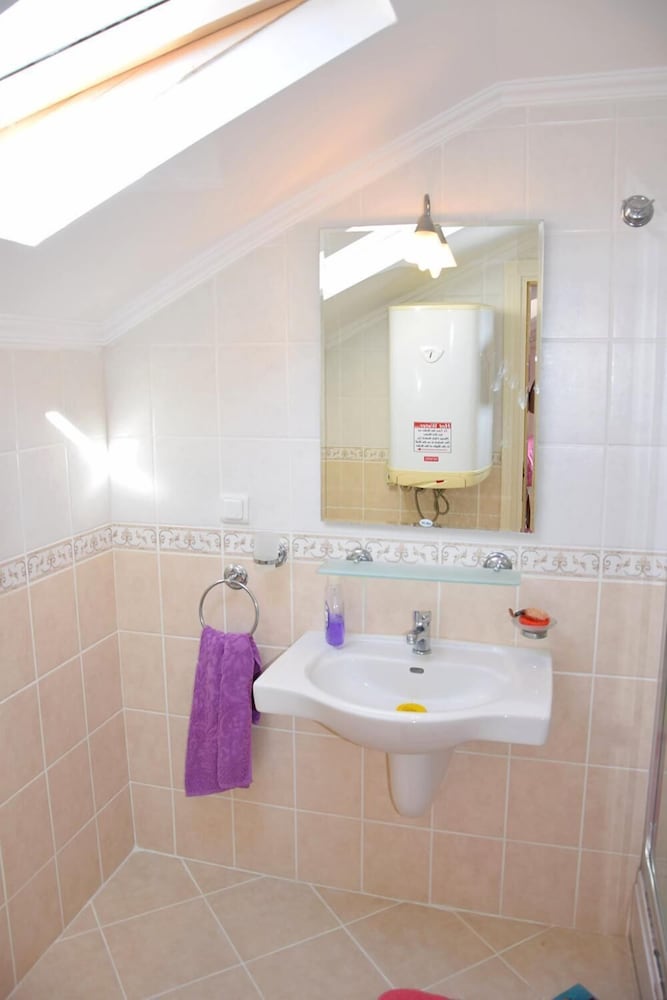 Фото Villa Th18 by JoyLettings