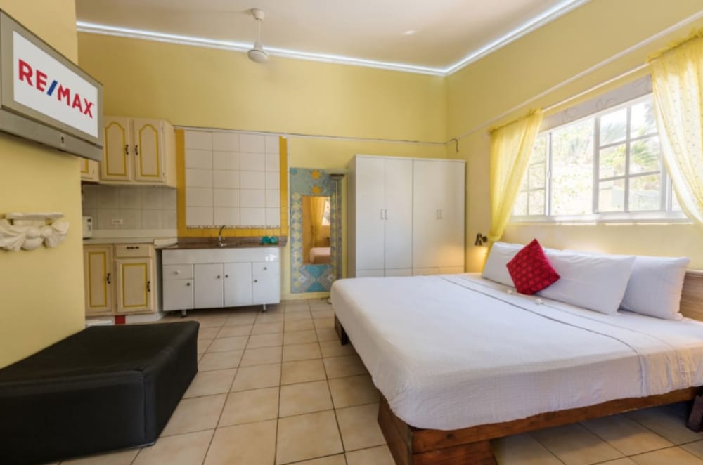 Фото Sunflower Villa Studios by Cmd