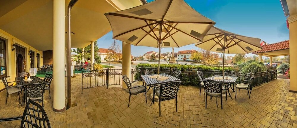 Фото Hotel Buchlovice