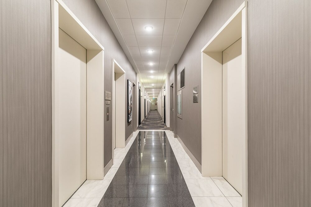 Фото Simply Comfort, Stylish Downtown Apartment