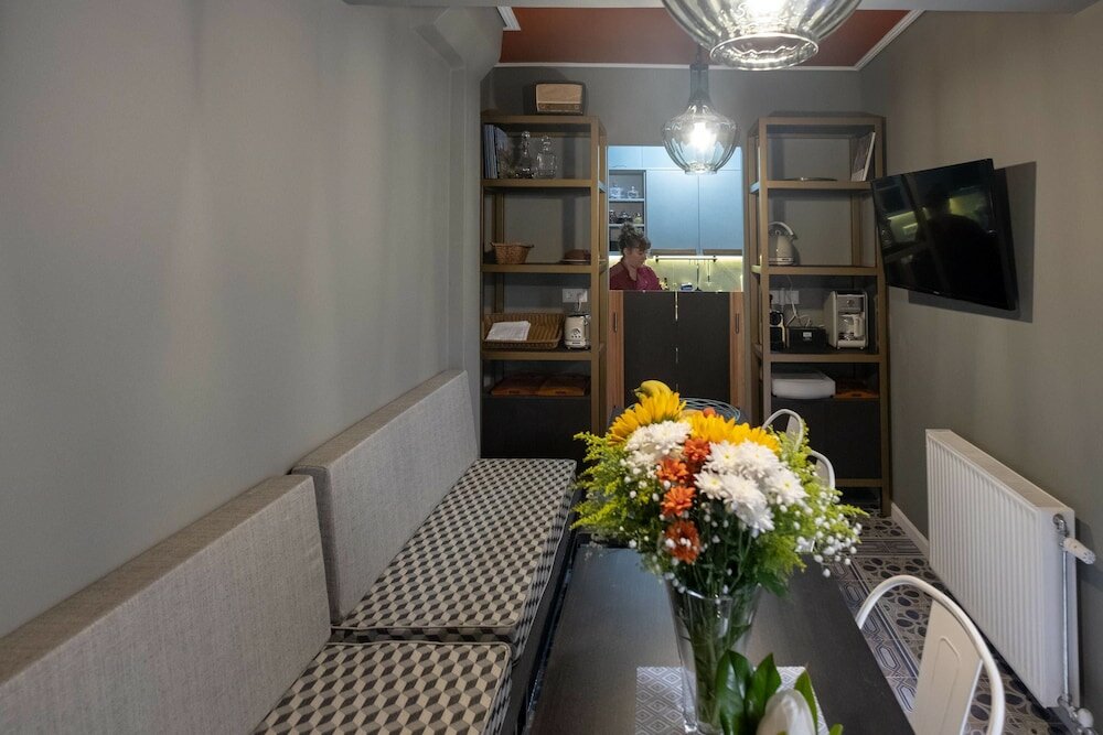 Фото Athenian Yard Suites