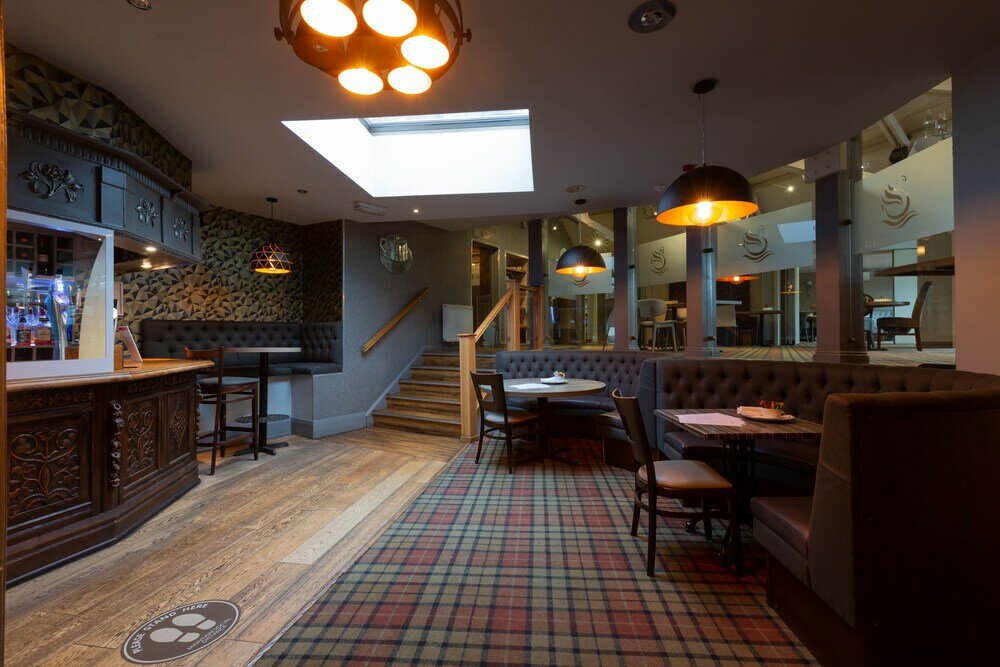 Фото The White Swan