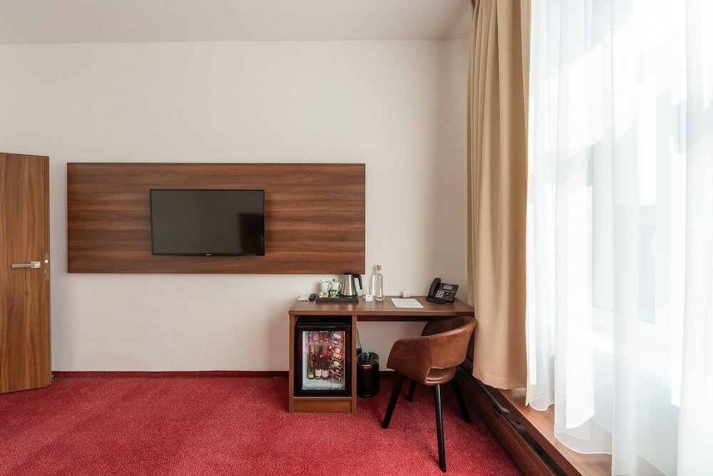 Фото Bohemia Inn Hotel