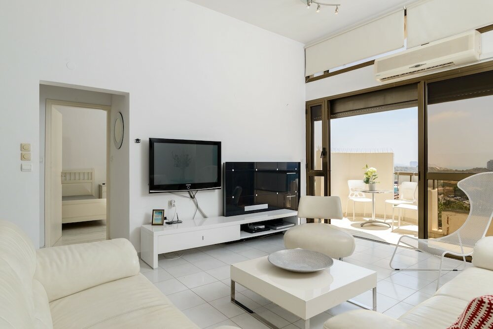 Фото 3br Apt Steps from Sea W Parking