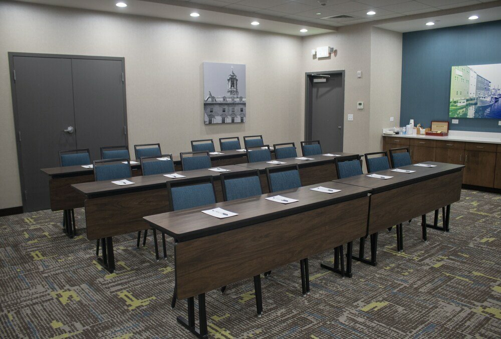 Фото Hampton Inn & Suites Portland West