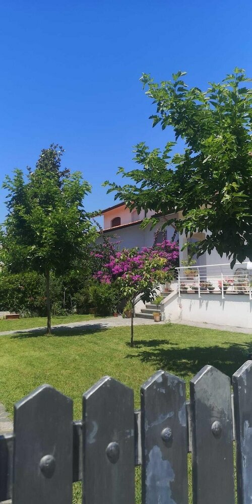 Фото La Bouganville B&b