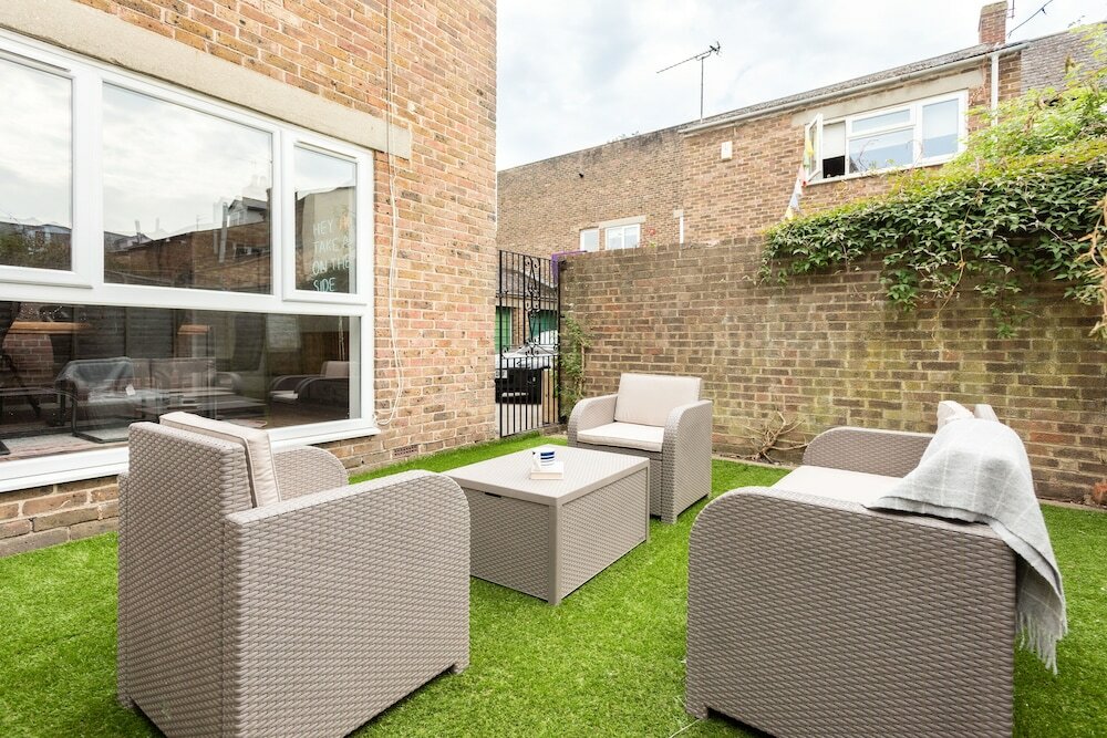 Фото The Century Chalet - Contemporary 2bdr Townhouse with Parking