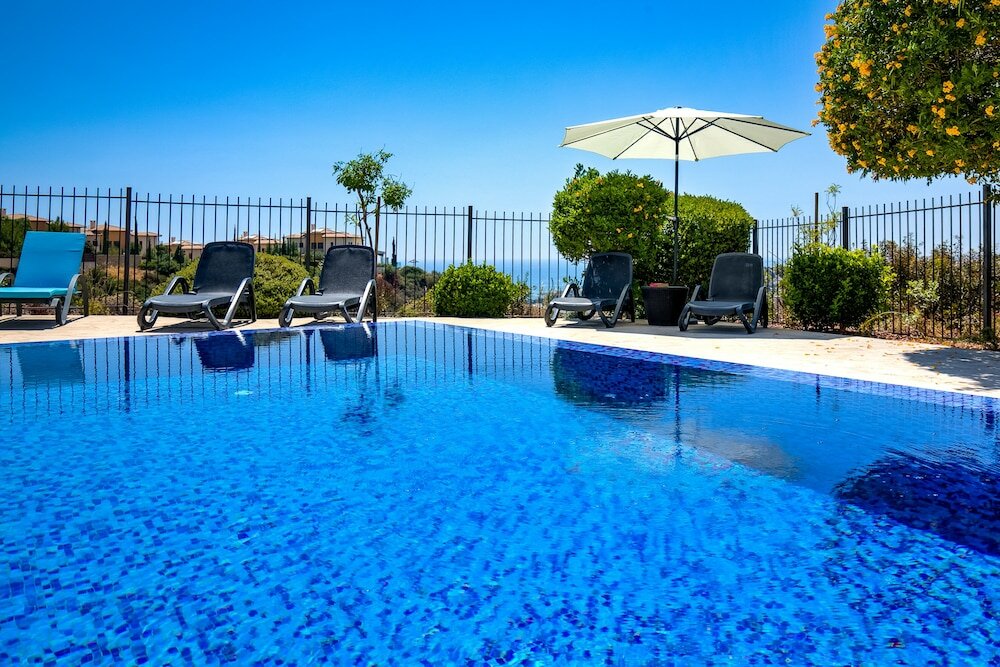 Фото Stunning 3 bedroom villa 'bz01' with private pool, stunning views, communal pool and resort facilities, Zephyros Village on Aphrodite Hills Re