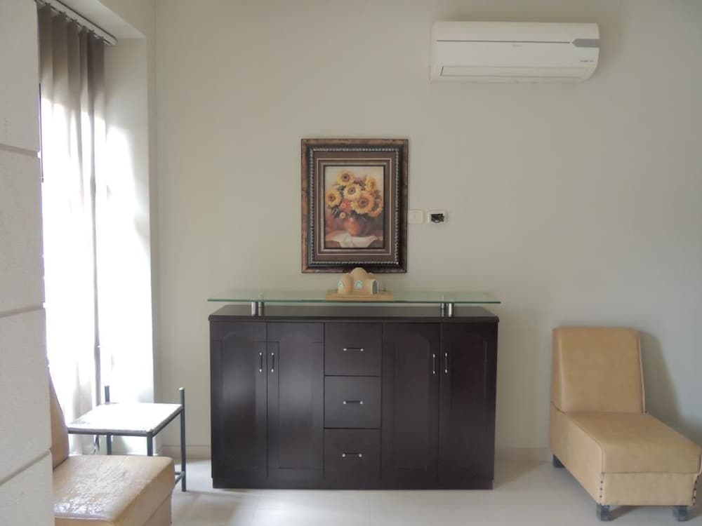 Фото Madaba Hotel