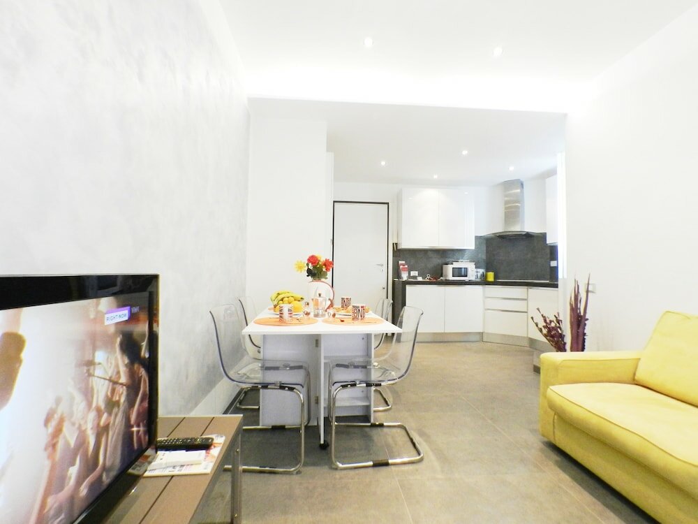 Фото Eli House Vatican