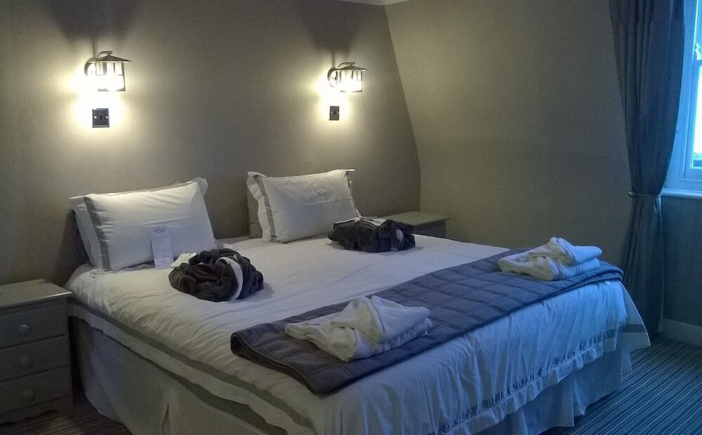 Фото The Leam Hotel