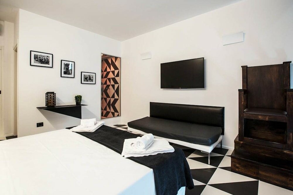 Фото The Boutique Napoli Suite