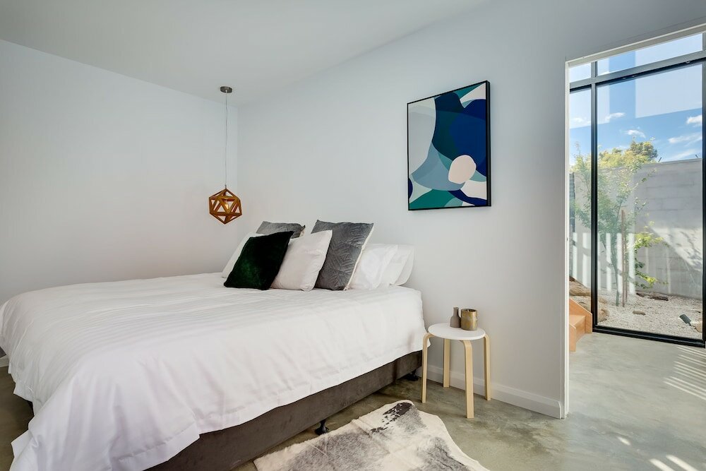 Фото White Room Apartments