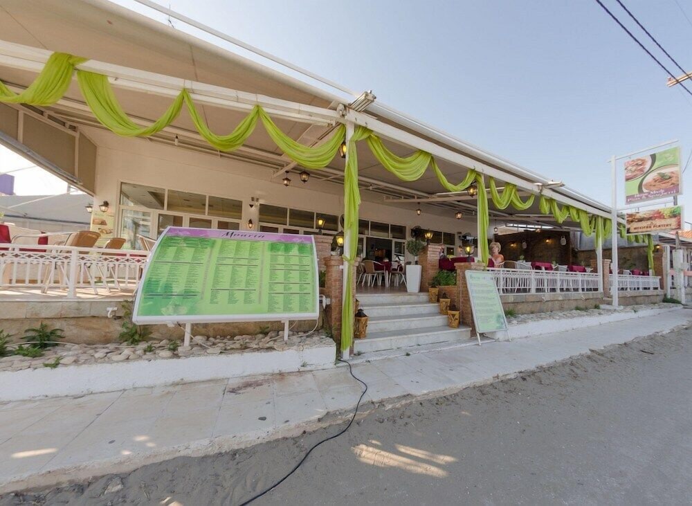 Фото Mouria Studios & Apartments