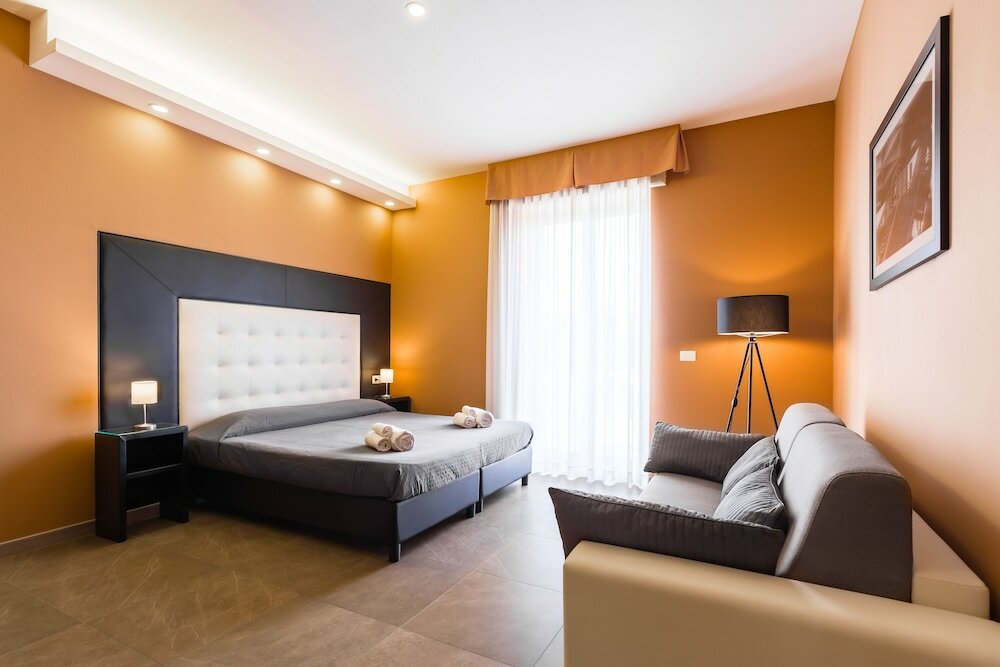 Фото Bh Napoli Railway