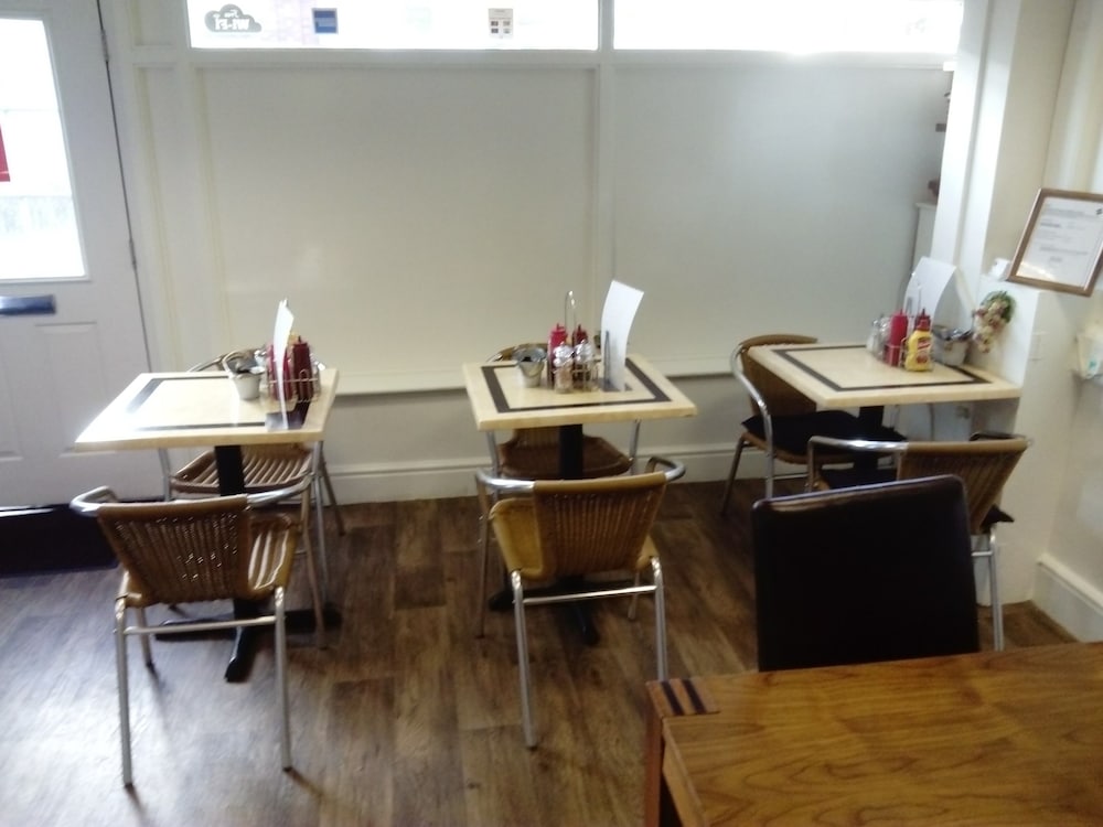 Фото Café 42 Bed & Breakfast