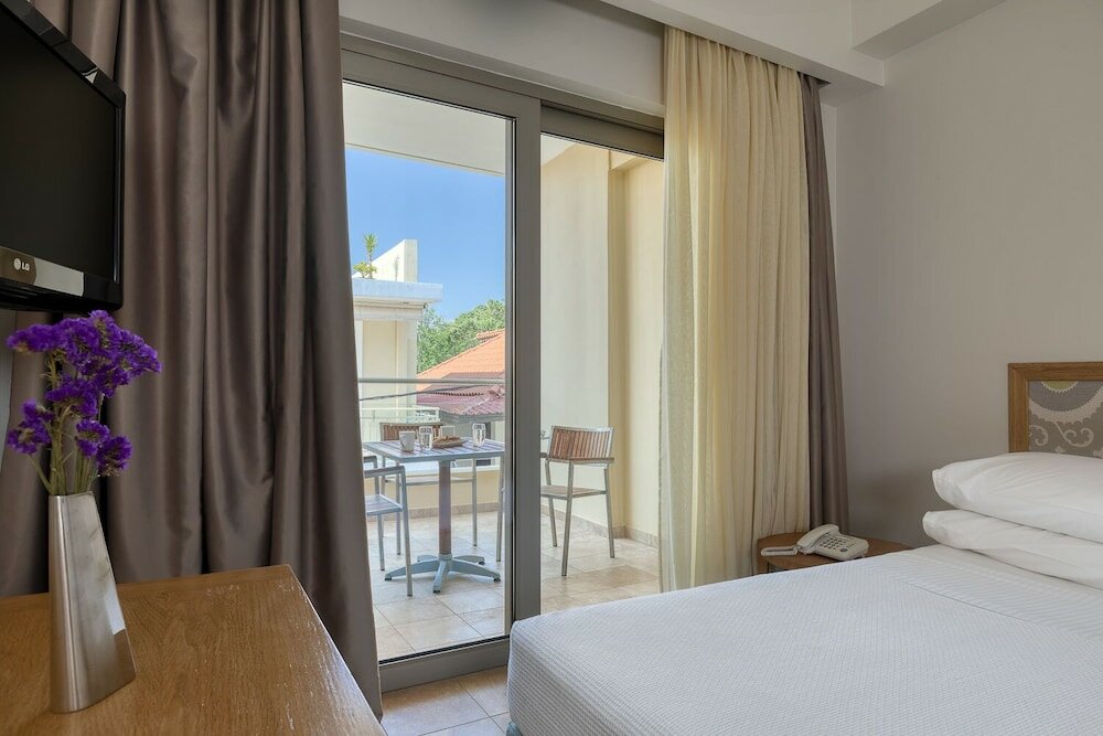 Фото Hotel Almira