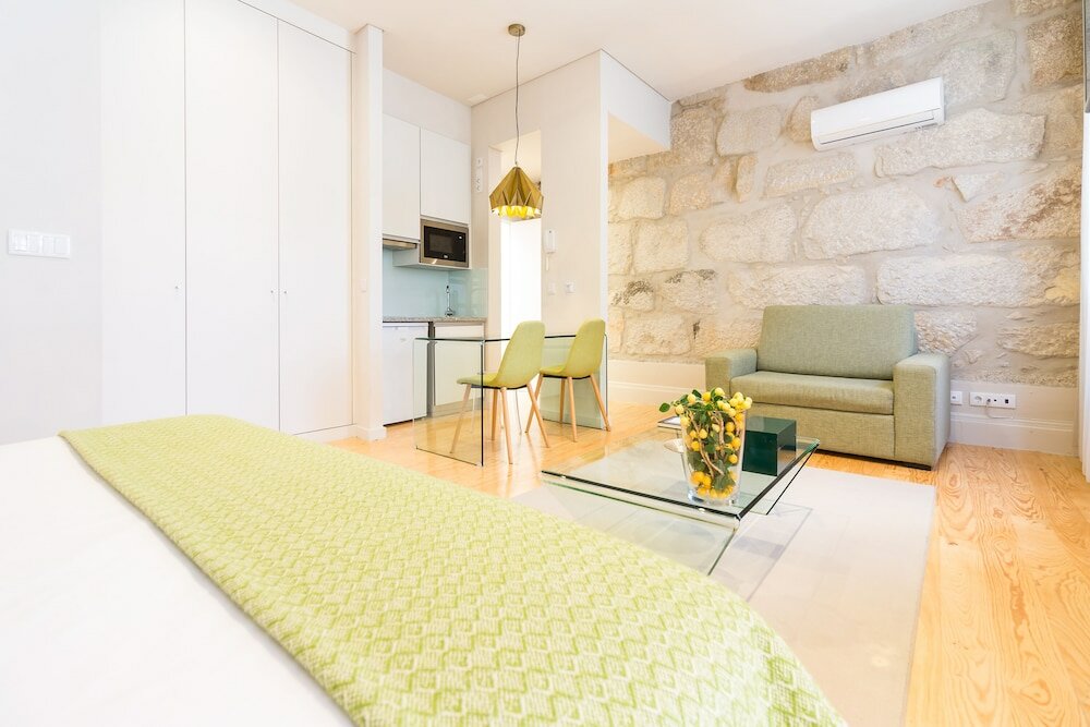 Фото Oporto Near Apartments