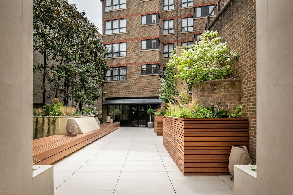 Фото Monarch House Serviced Apartments