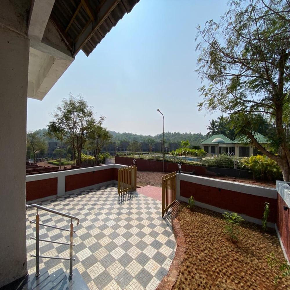 Фото Hotel Sadhana Executive