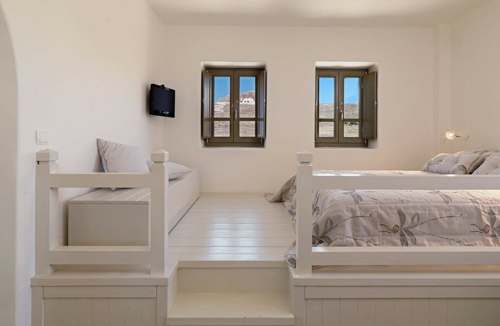 Фото Themonies Luxury Suites